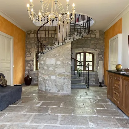 Batisse Au Coeur D'un Vignoble * Montfrin